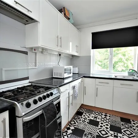 Lovely 2 Bedroom Condo In Greater London Exterior photo