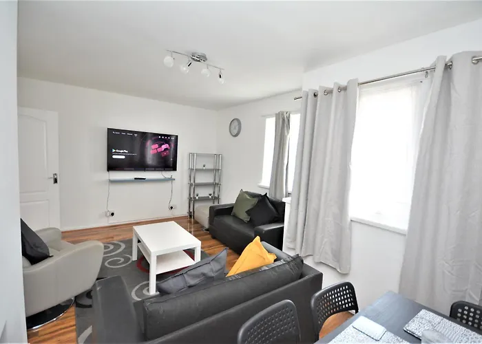 Lovely 2 Bedroom Condo In Greater London
