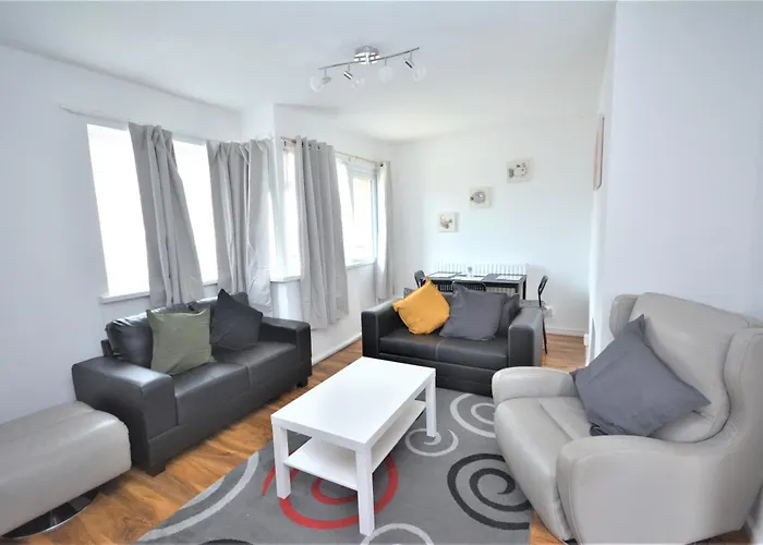 Lovely 2 Bedroom Condo In Greater London